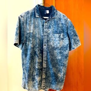 Medium Divided Stone Wash Denim Short Sleeve Button Down